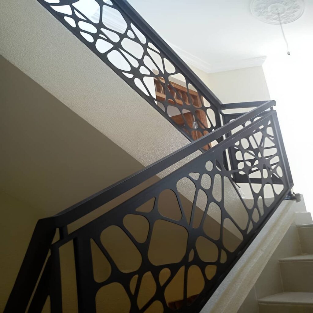 سفارش نرده لیزری با طرح هندسی مینیمال