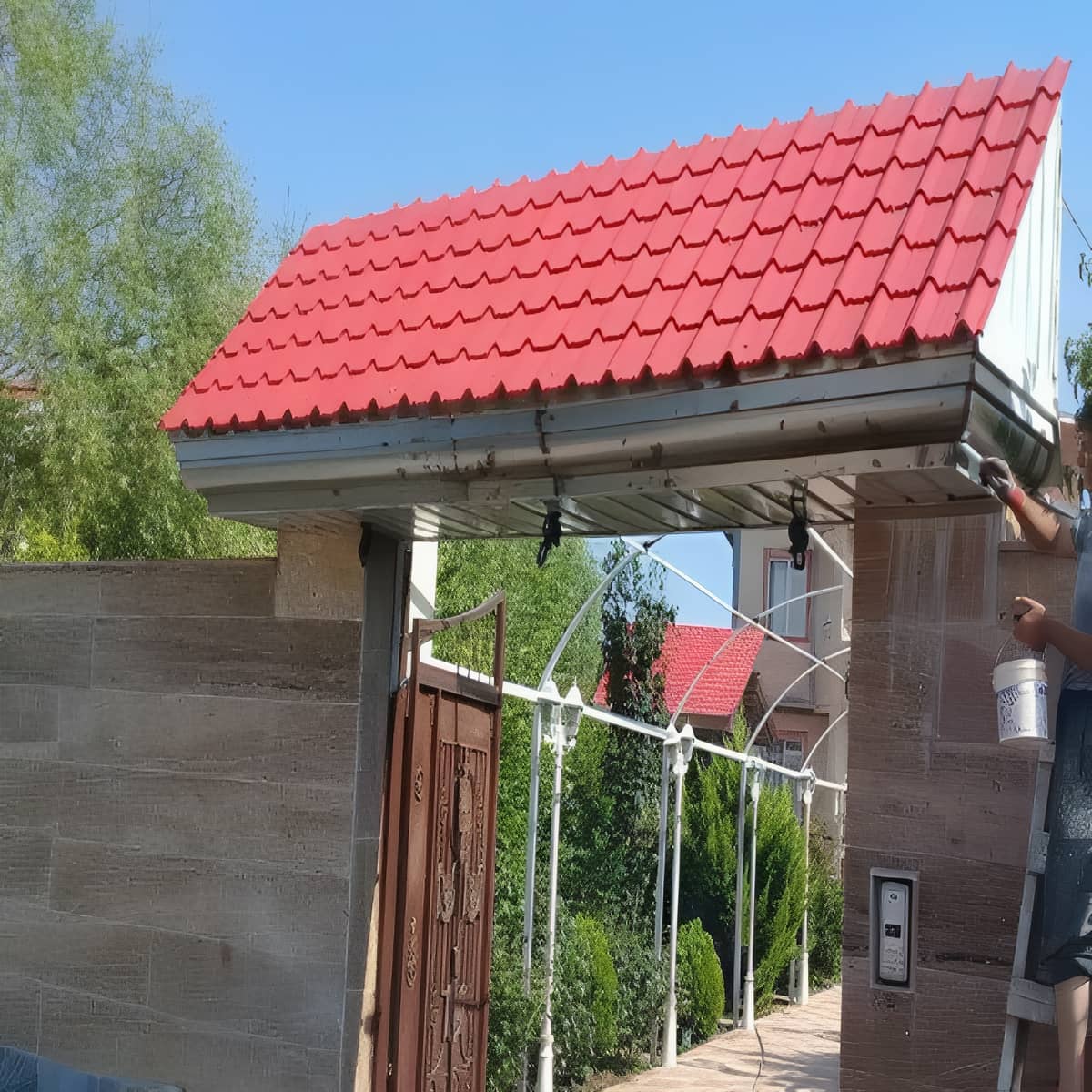 آردواز سفارشی متناسب پروژه با رنگ هماهنگ نما