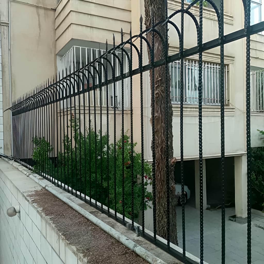 حفاظ سرنیزه ای و شاخ گوزنی با نصب اصولی روی دیوار