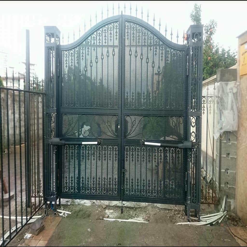 جک درب پارکینگ با برد فرمان و سیم کشی منظم جک درب پارکینگ با برد فرمان و سیم کشی منظم