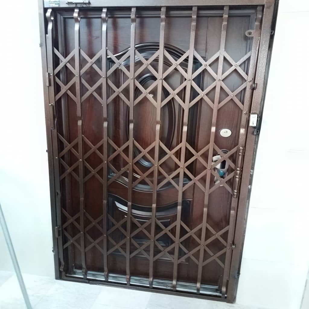 مدل ساده درب آکاردئونی سه گل تسمه مدل ساده درب آکاردئونی سه گل تسمه