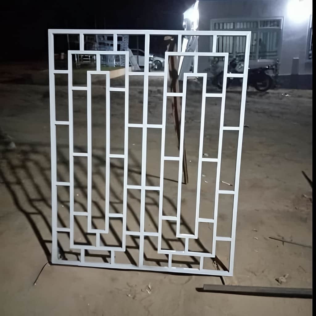 خدمات اندازه‌گیری حفاظ پنجره کلاسیک طرح رومی