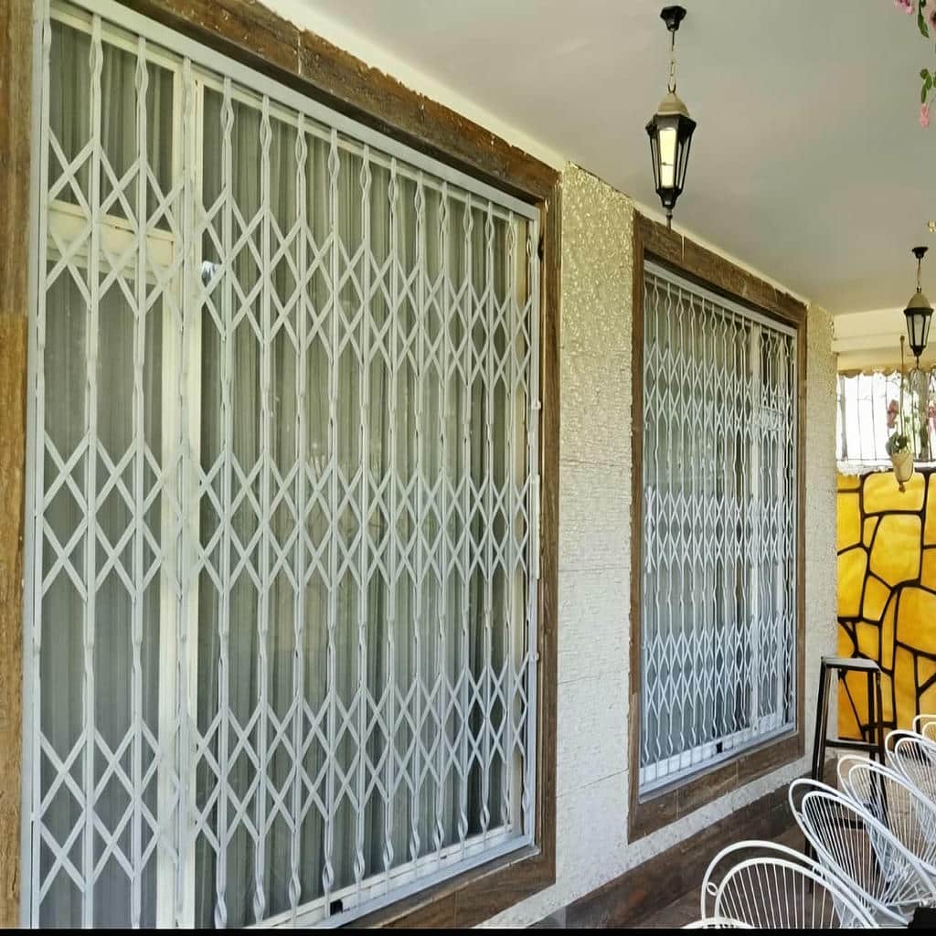 مدل ساده درب آکاردئونی قفل مخفی کتابی مدل ساده درب آکاردئونی قفل مخفی کتابی