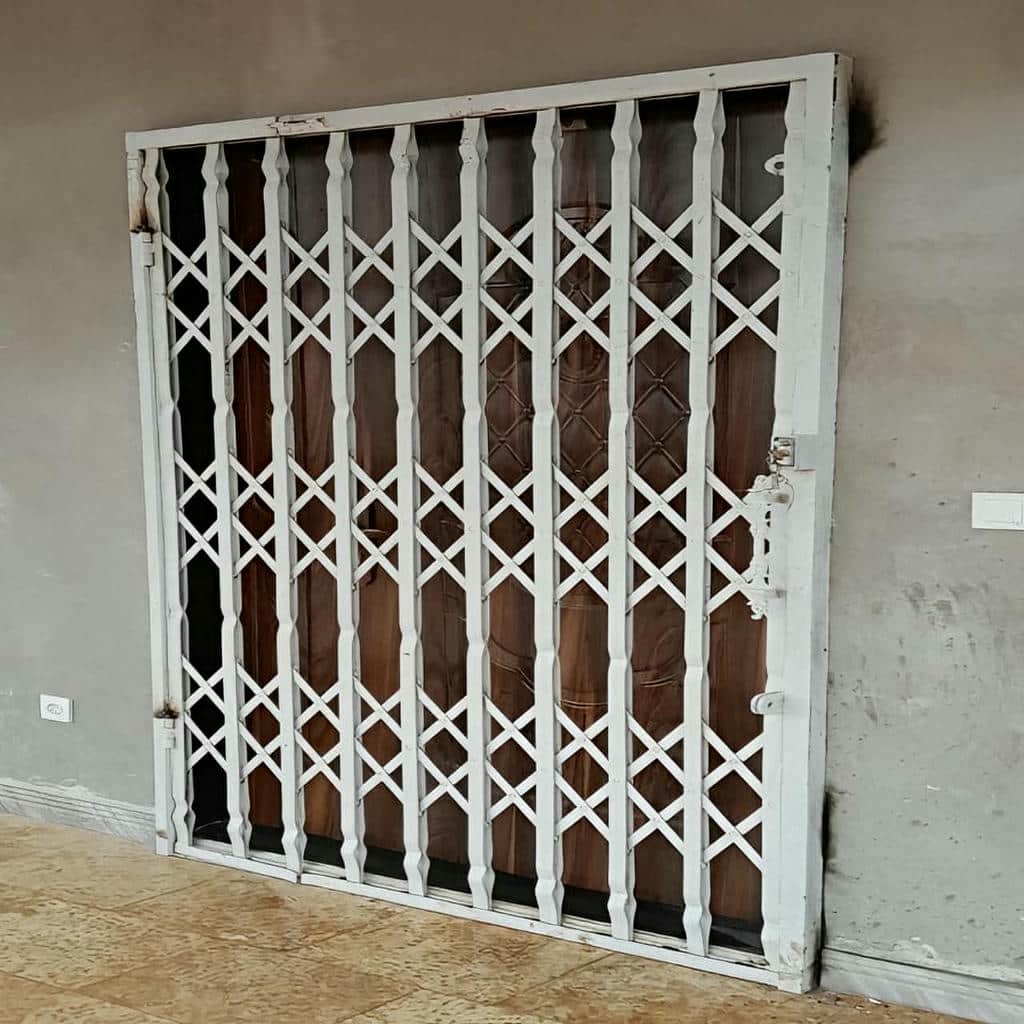طرح ساده درب ریلی آکاردئونی کم جا