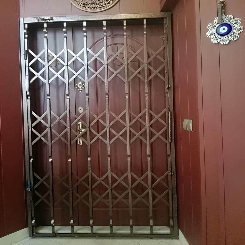 مقایسه مدل‌های حفاظ درب آپارتمان ضد دیلم