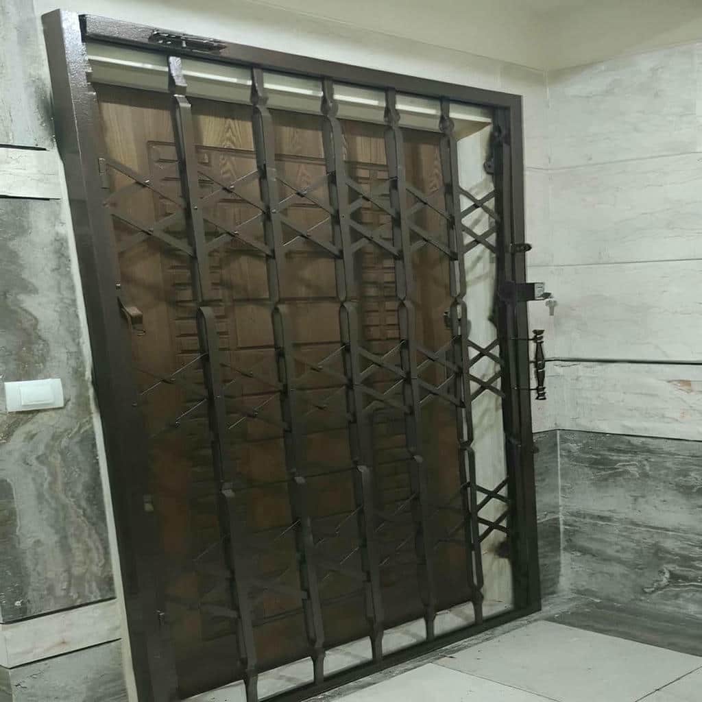 14 طرح درب آکاردئونی شیک قفل دار