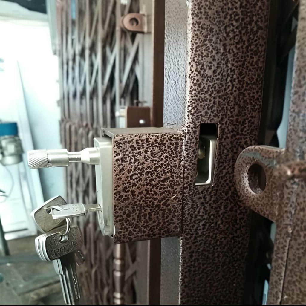 قیمت حفاظ پشت درب آپارتمان ریلی براساس سفارش