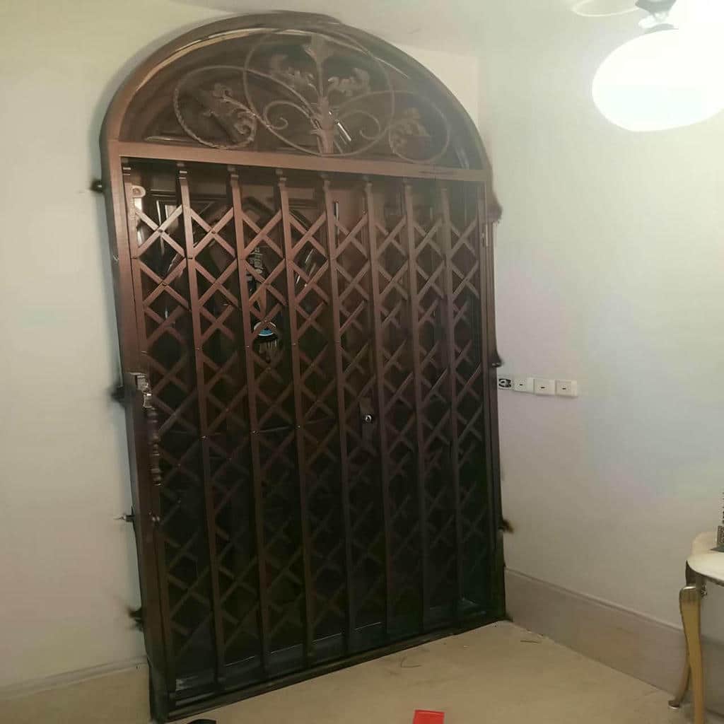 مدل چهار گل درب آکاردئونی برای واحد اداری