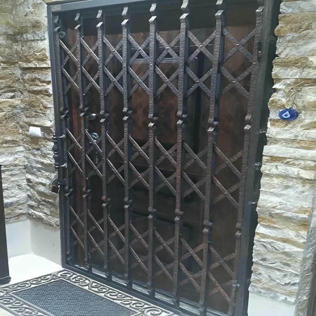 نمونه لولایی حفاظ درب ضد سرقت فلزی