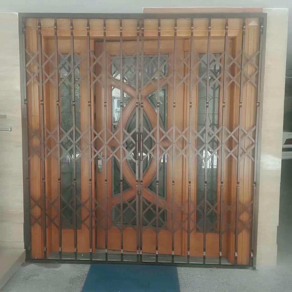 ساخت درب آکاردئونی شیک قفل دار با تسمه مقاوم