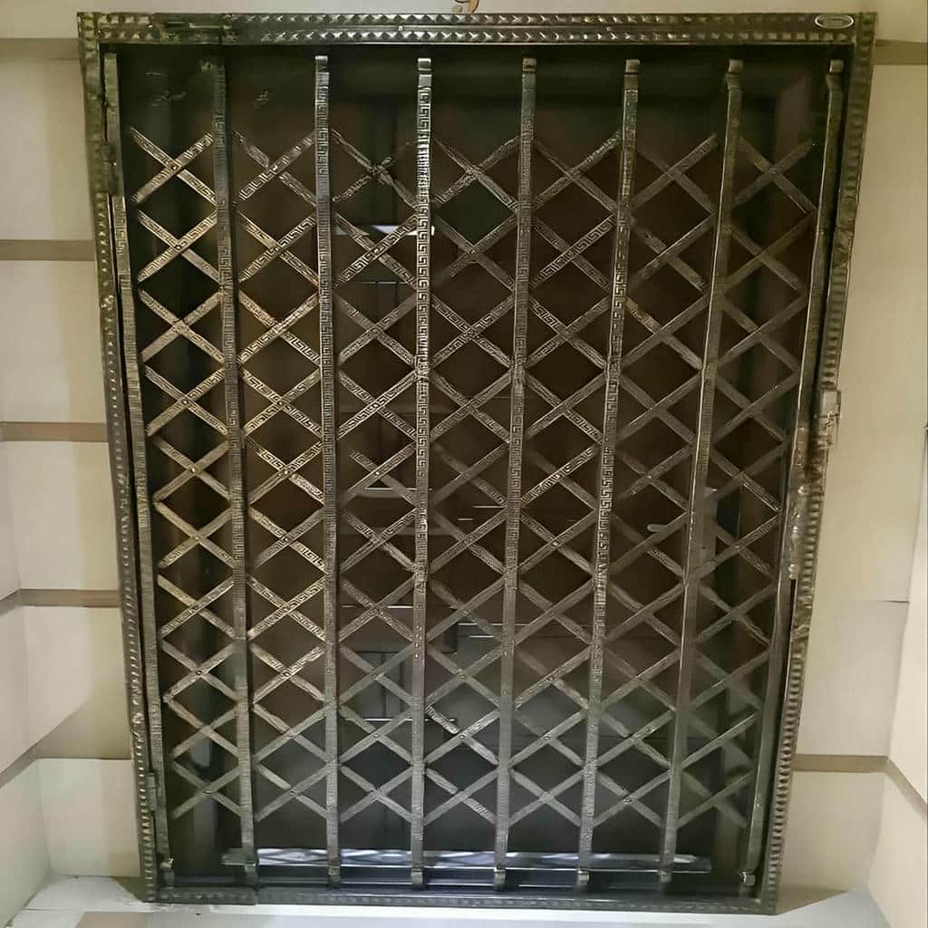 طرح گل مرکزی درب آکاردئونی سلطنتی گل دار