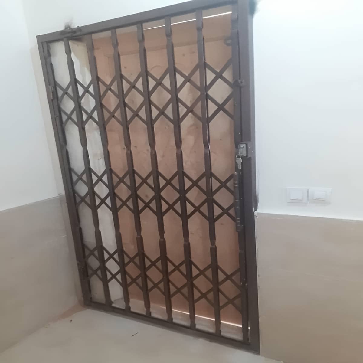 چرا انتخاب درب آکاردئونی برای ورودی ساختمان‌ها منطقی است؟