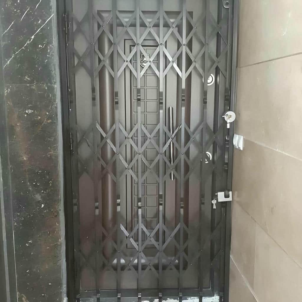 نصب درب آکاردئونی