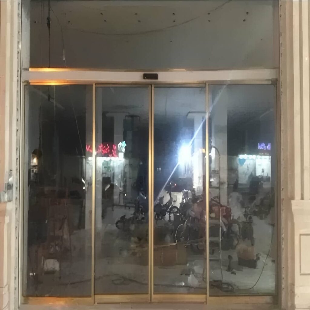 درب کشویی تک لنگه شیشه ای ورودی اداری درب کشویی تک لنگه شیشه ای ورودی اداری