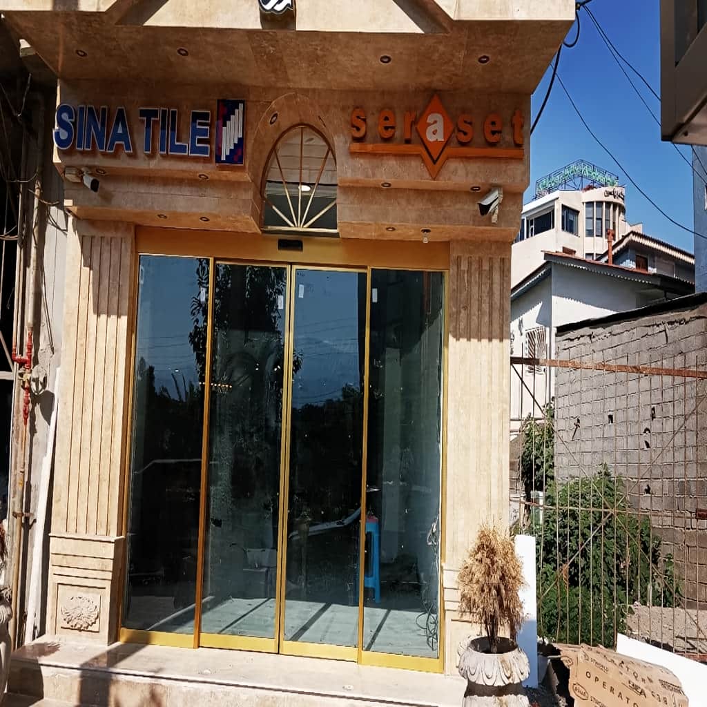 طرح درب اتوماتیک شیشهای گردان برای فروشگاه بزرگ طرح درب اتوماتیک شیشهای گردان برای فروشگاه بزرگ