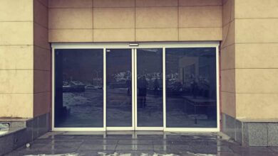 13 نمونه درب اتوماتیک شیشه ای تک لنگه لولایی