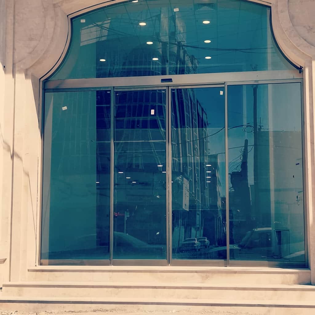 درب شیشه ای تک لنگه لولایی سندبلاست