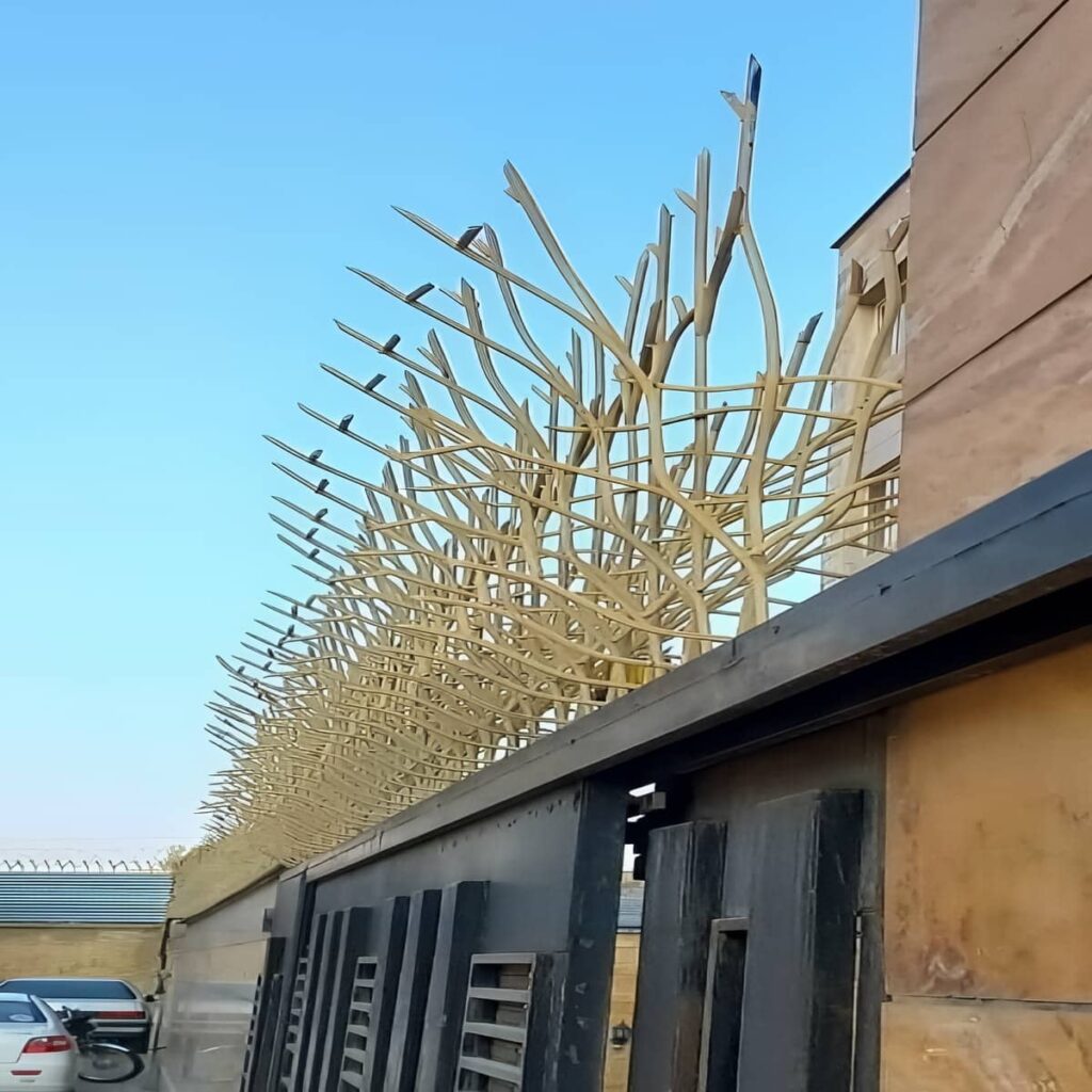 سفارش حفاظ شاخ گوزنی دیوار باغ ویلا با تراکم مناسب