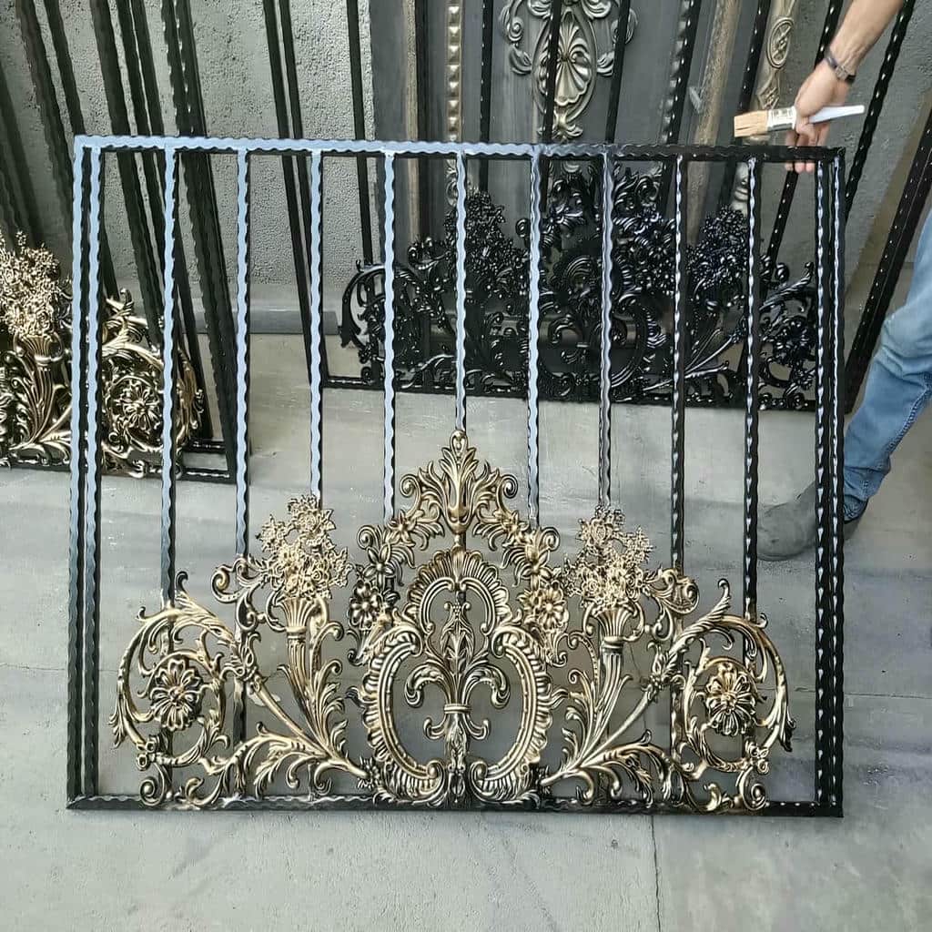 اجرای حفاظ پنجره شیک قاب دار داخل دهانه