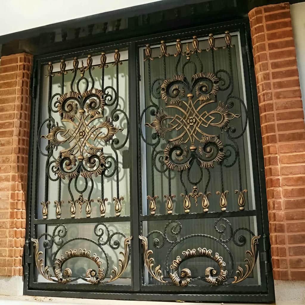 راهنمای انتخاب حفاظ پنجره جای گلدان دار