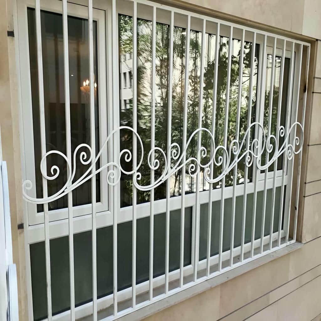 اجرای حفاظ پنجره پروفیلی شبکهای برای طبقه همکف اجرای حفاظ پنجره پروفیلی شبکهای برای طبقه همکف