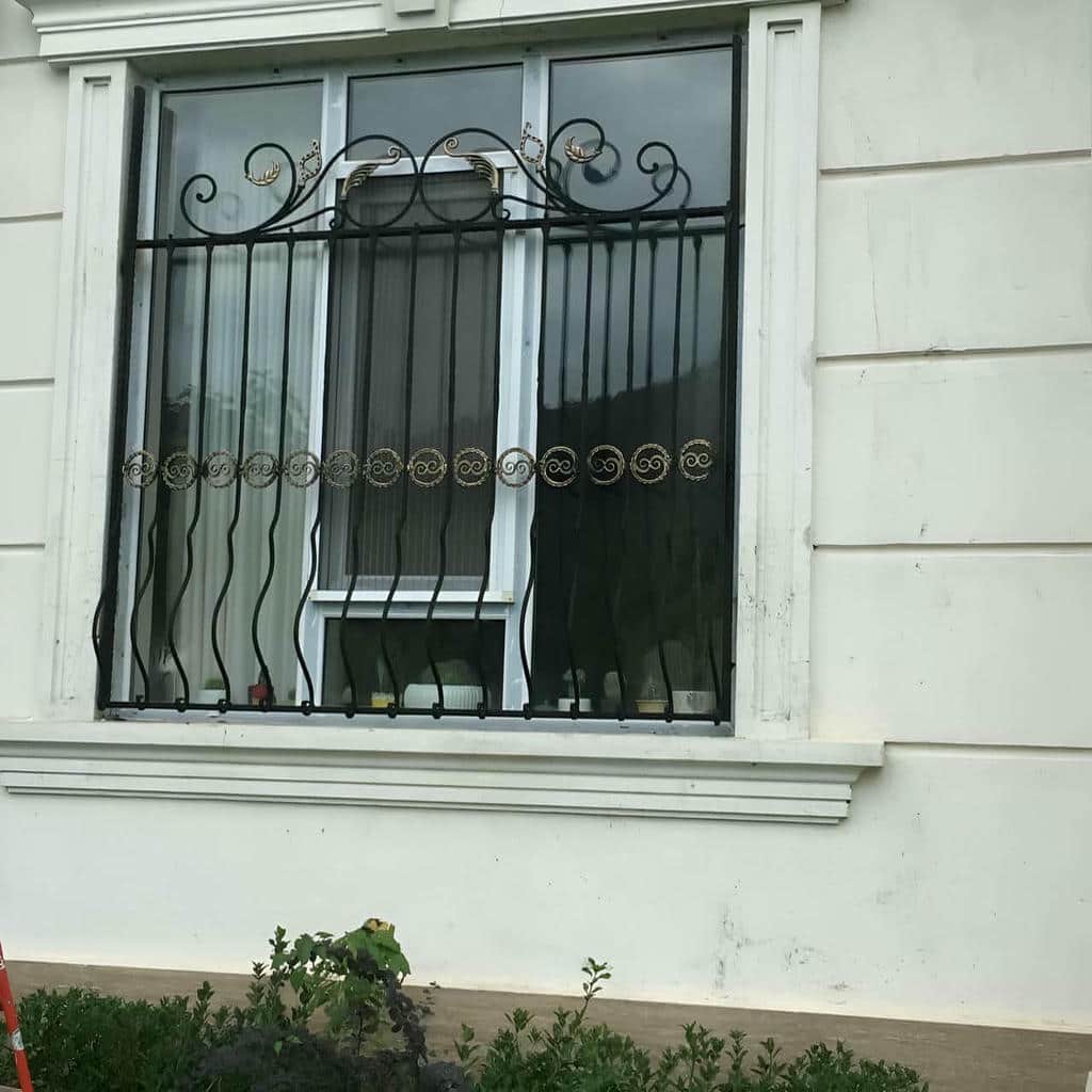 نصب حفاظ پنجره پروفیلی قوطی آهنی روی نما
