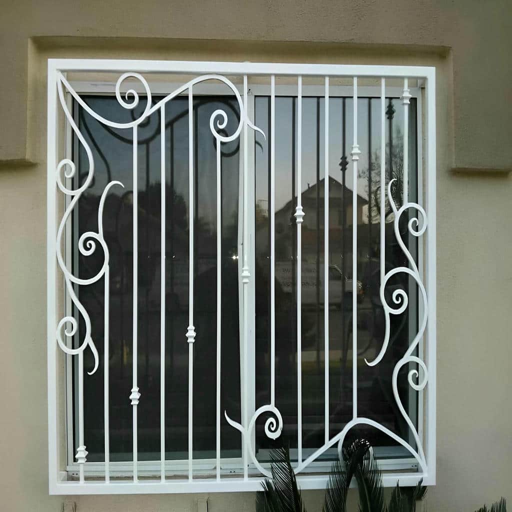اجرای حفاظ پنجره ثابت پیچ و رولپلاک روی نما