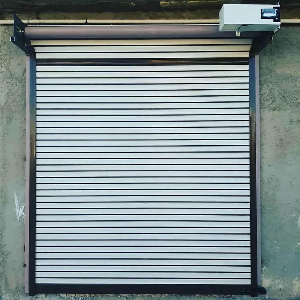 اجرای درب کرکره ای مغازه صنعتی برای انبار اجرای درب کرکره ای مغازه صنعتی برای انبار