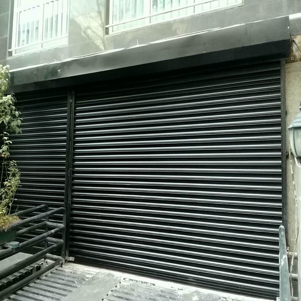 اجرای کرکره برقی ضد سرقت فروشگاهی شفاف اجرای کرکره برقی ضد سرقت فروشگاهی شفاف