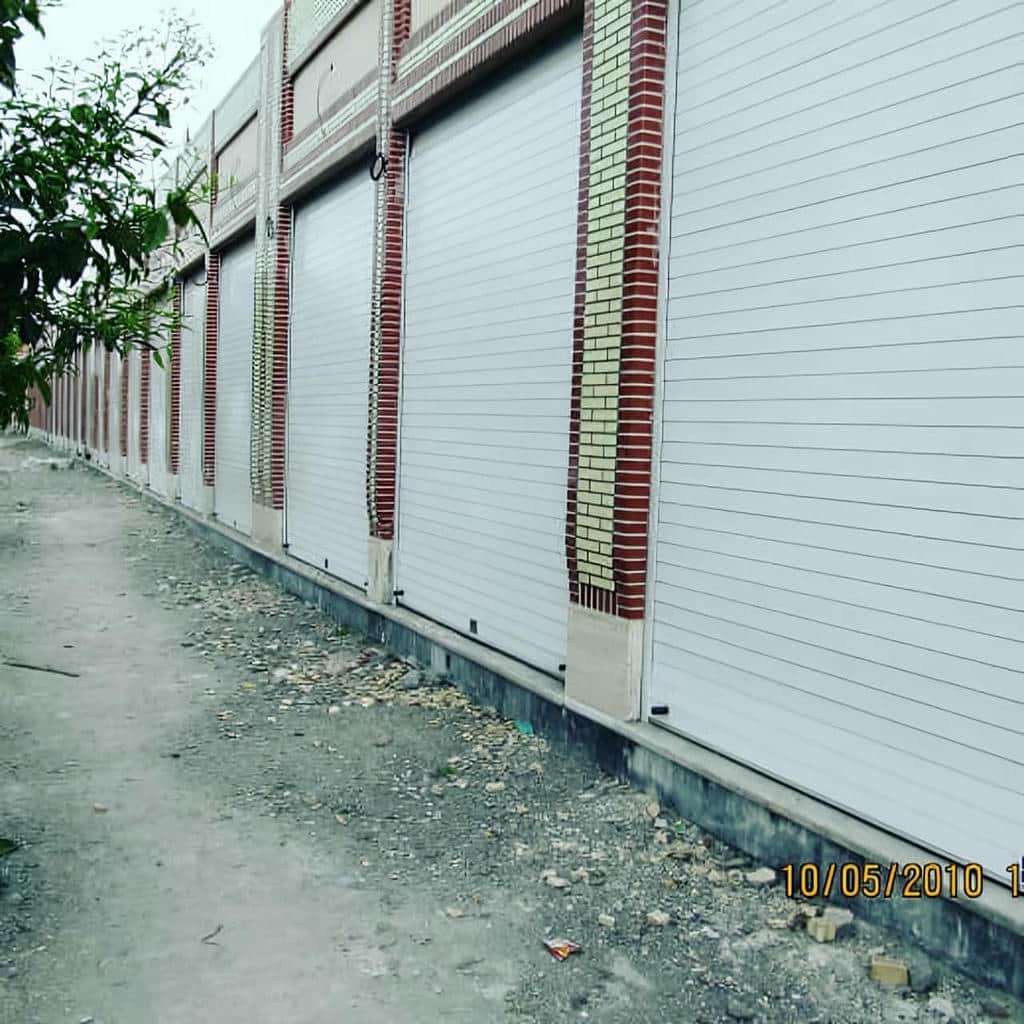 کرکره برقی مدرن نمای تجاری با پوشش مات