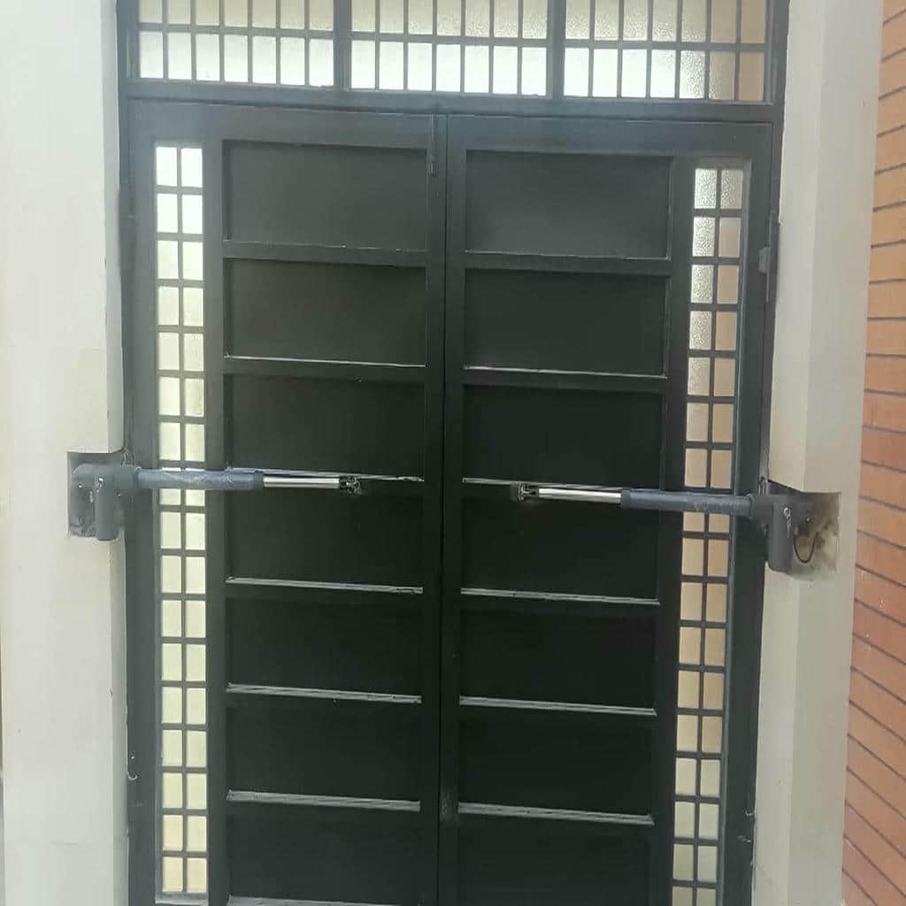 نصب جک درب ویلایی بازویی روی ستون مستحکم