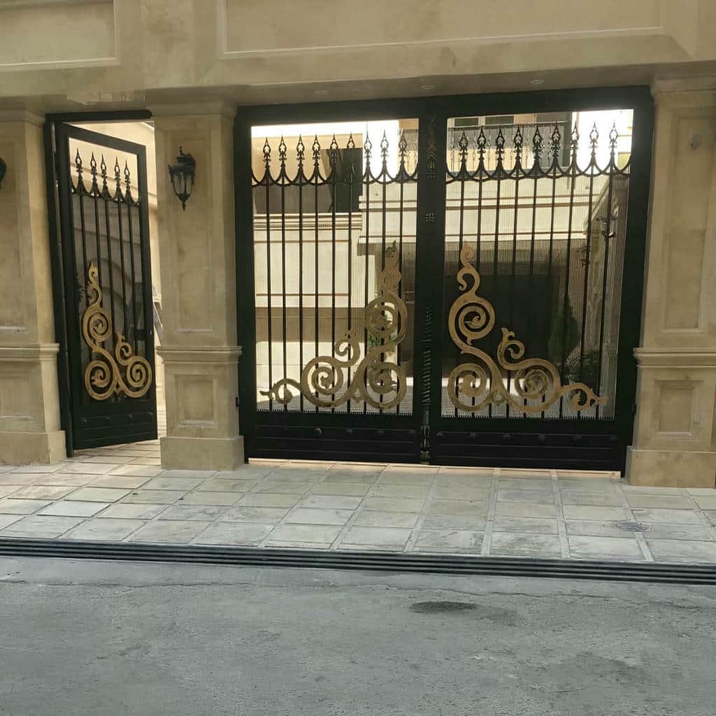 خدمات درب فلزی مدرن پنل مشبک از انتخاب تا اجرا