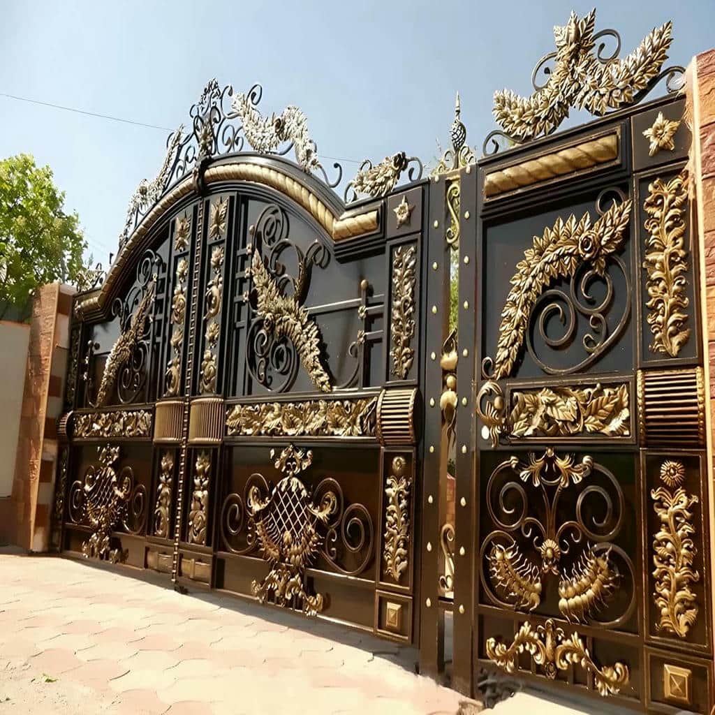 سفارش درب حیاط قاب فلزی با تقسیم بندی دقیق
