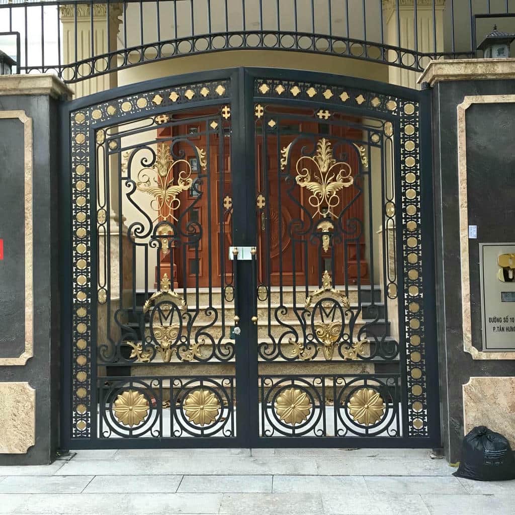 درب پارکینگ مدرن با پنل پانچ دایره ای