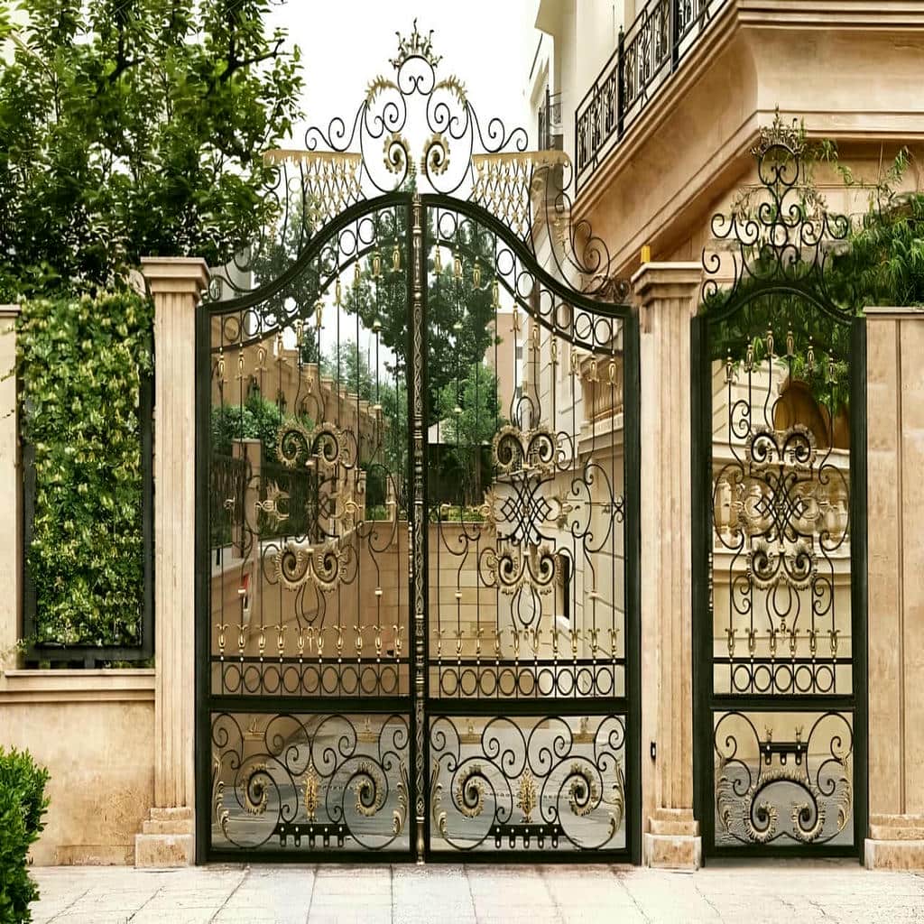 خرید درب حیاط مشبک نورگیر با بررسی میزان حریم