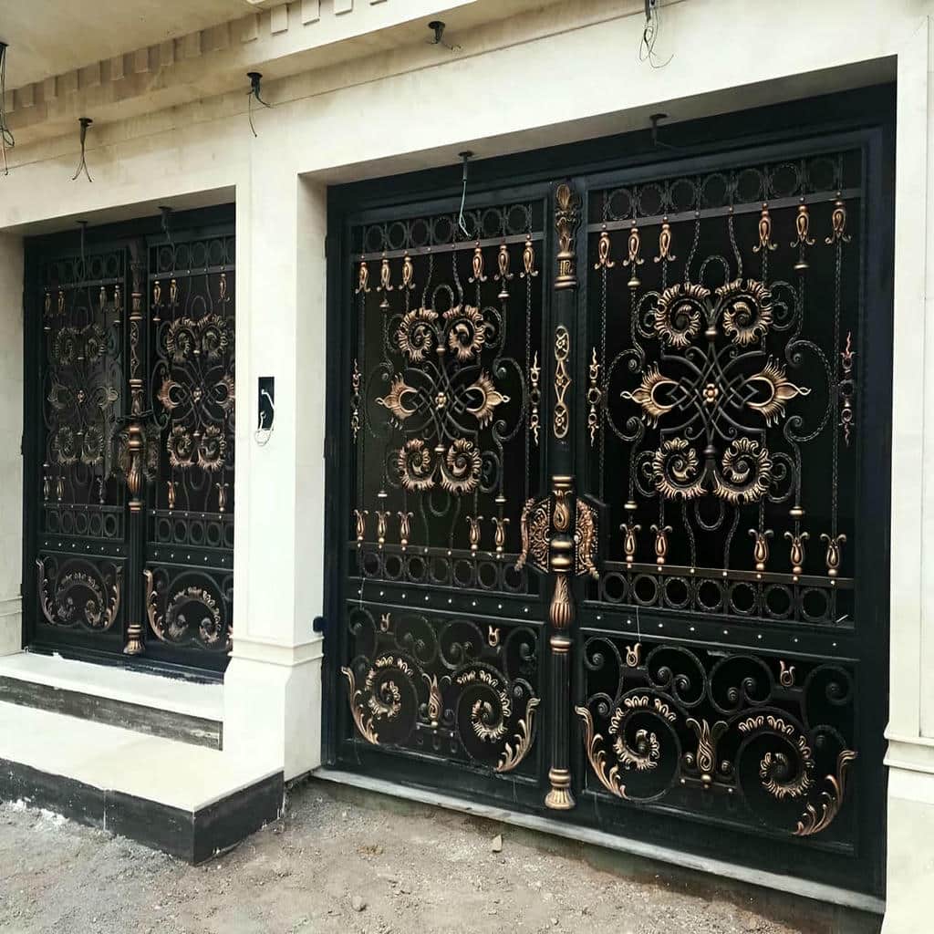 خرید درب حیاط پانل دار با بررسی جنس پانل