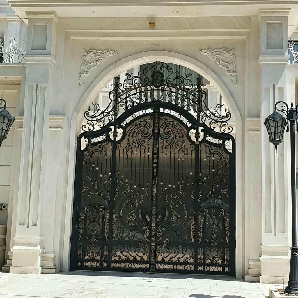 اجرای درب ویلایی ورودی شمالی مدل شیشه خور