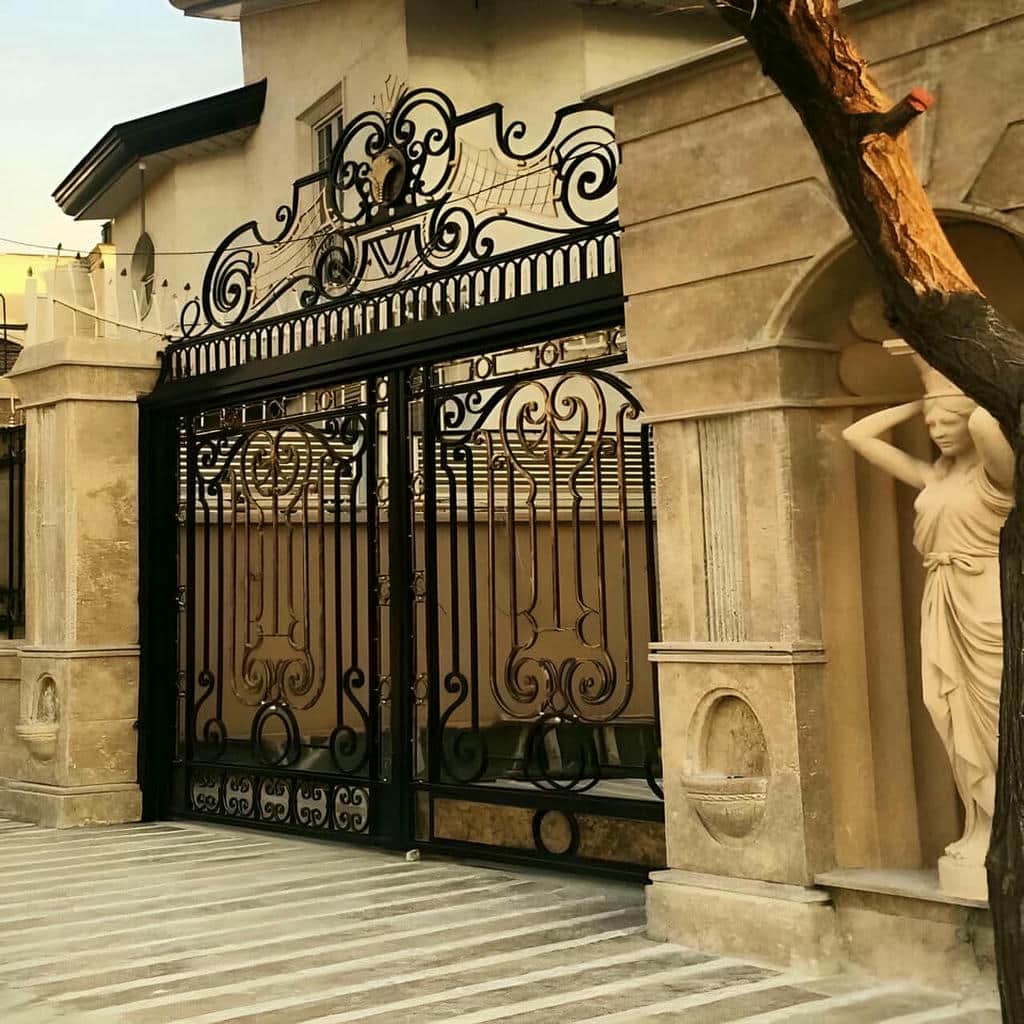 ساخت درب پارکینگ لوکس ورودی ویلا فرفورژه