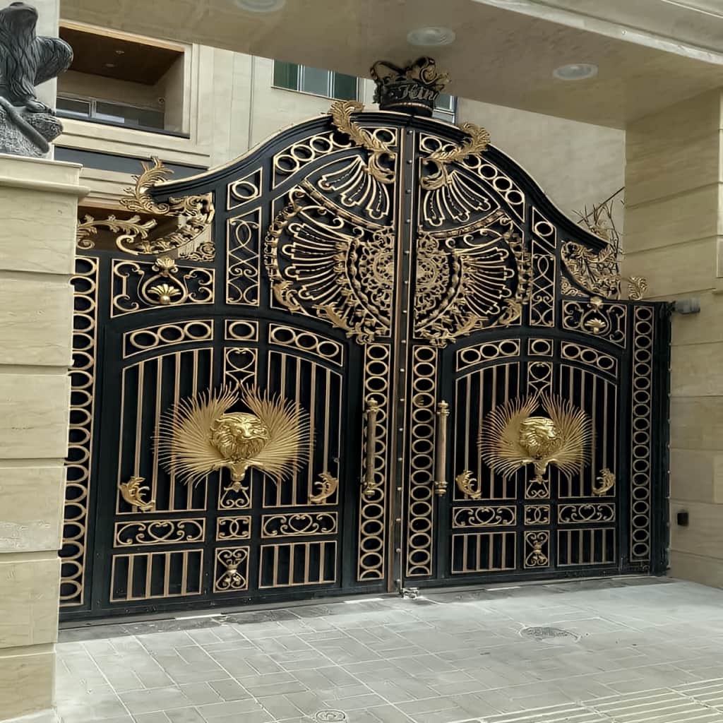 انتخاب درب حیاط پانل دار عمودی برای ورودی کشیده