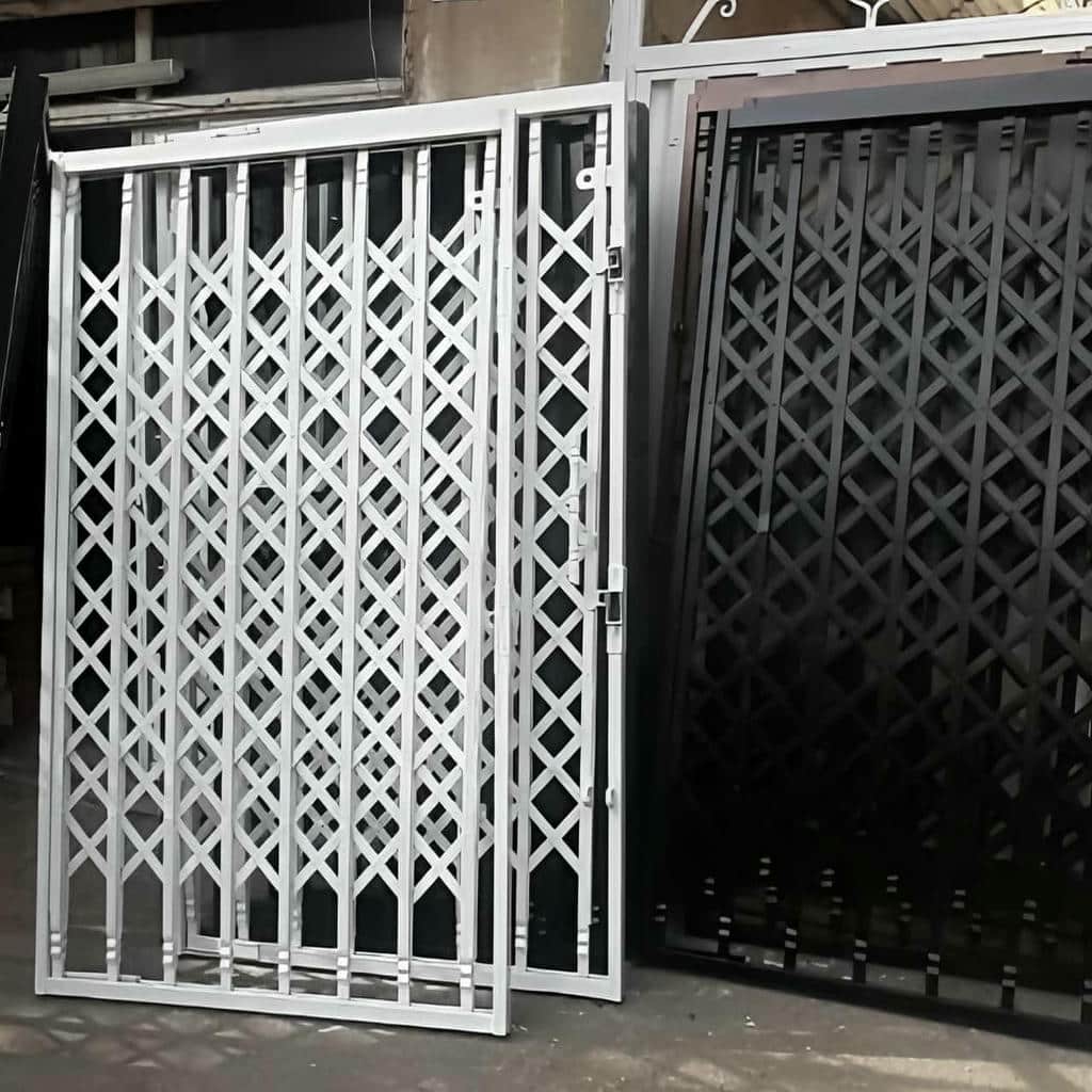 محافظ ورودی ساختمان مدرن