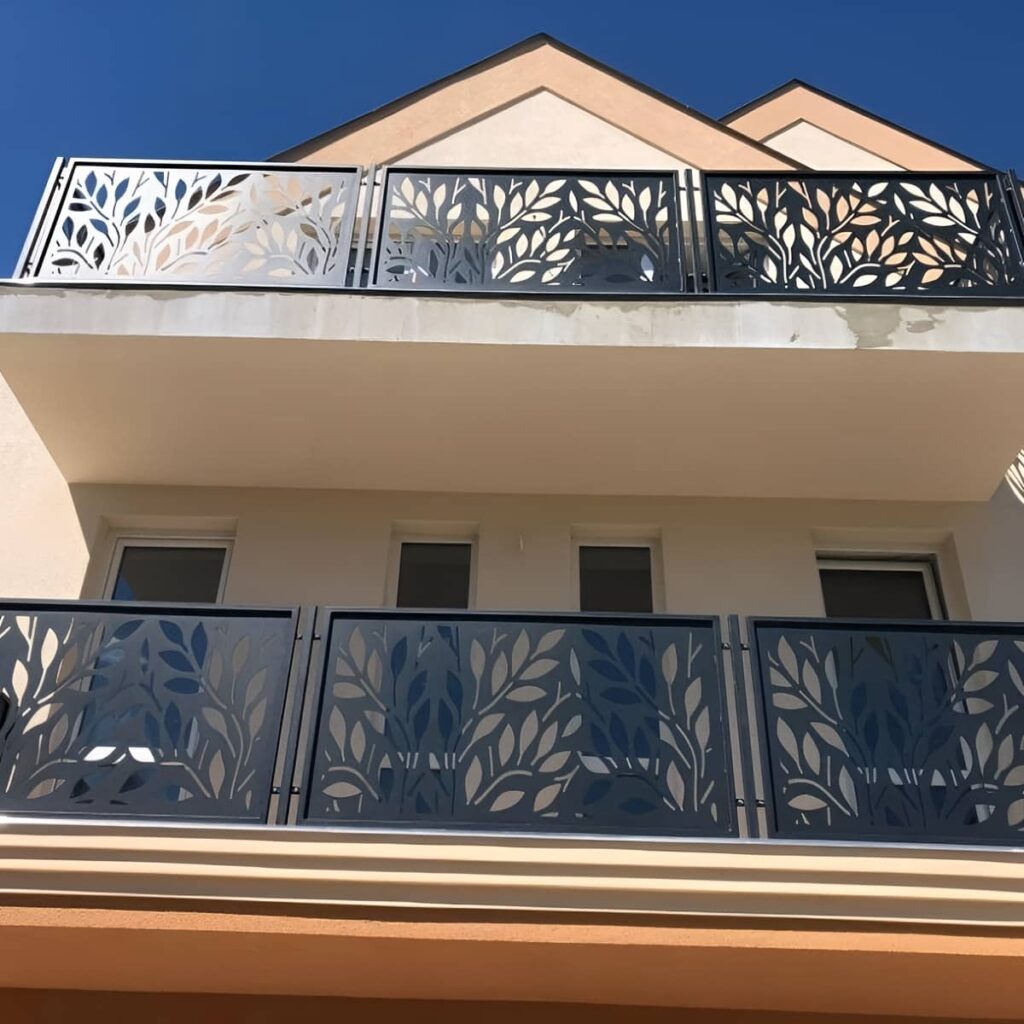 نرده آلومینیومی بالکن با پایه های سفارشی