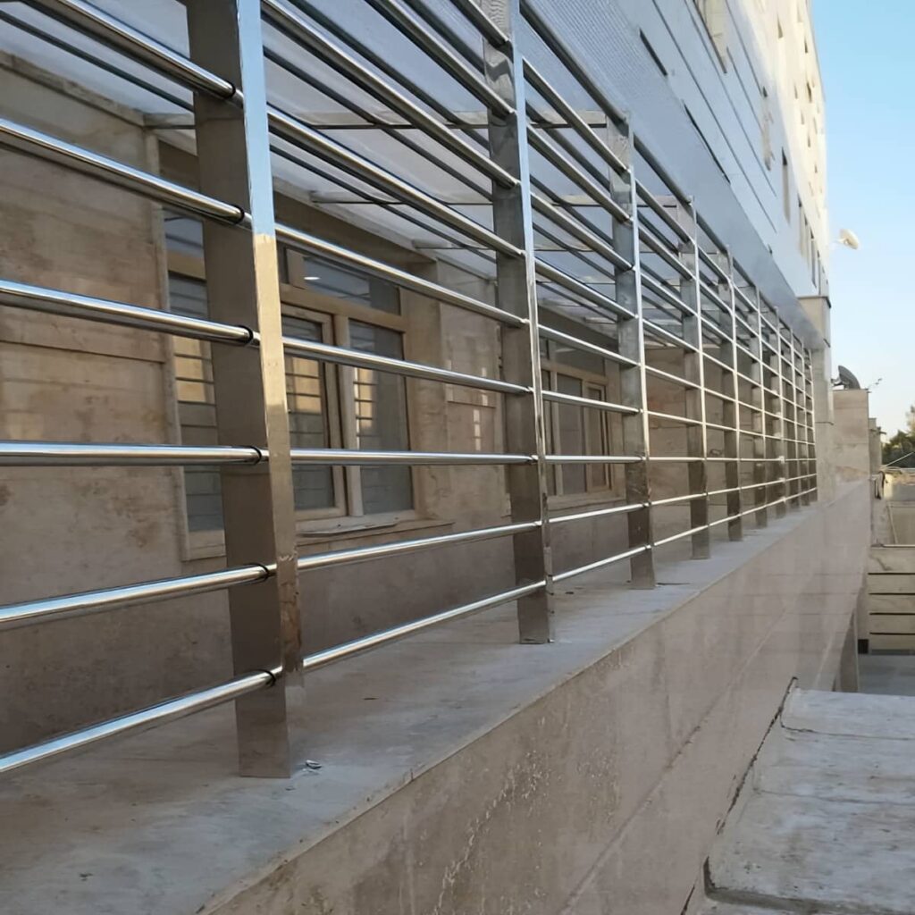 دست انداز راه پله با رنگ انتخابی دست انداز راه پله با رنگ انتخابی
