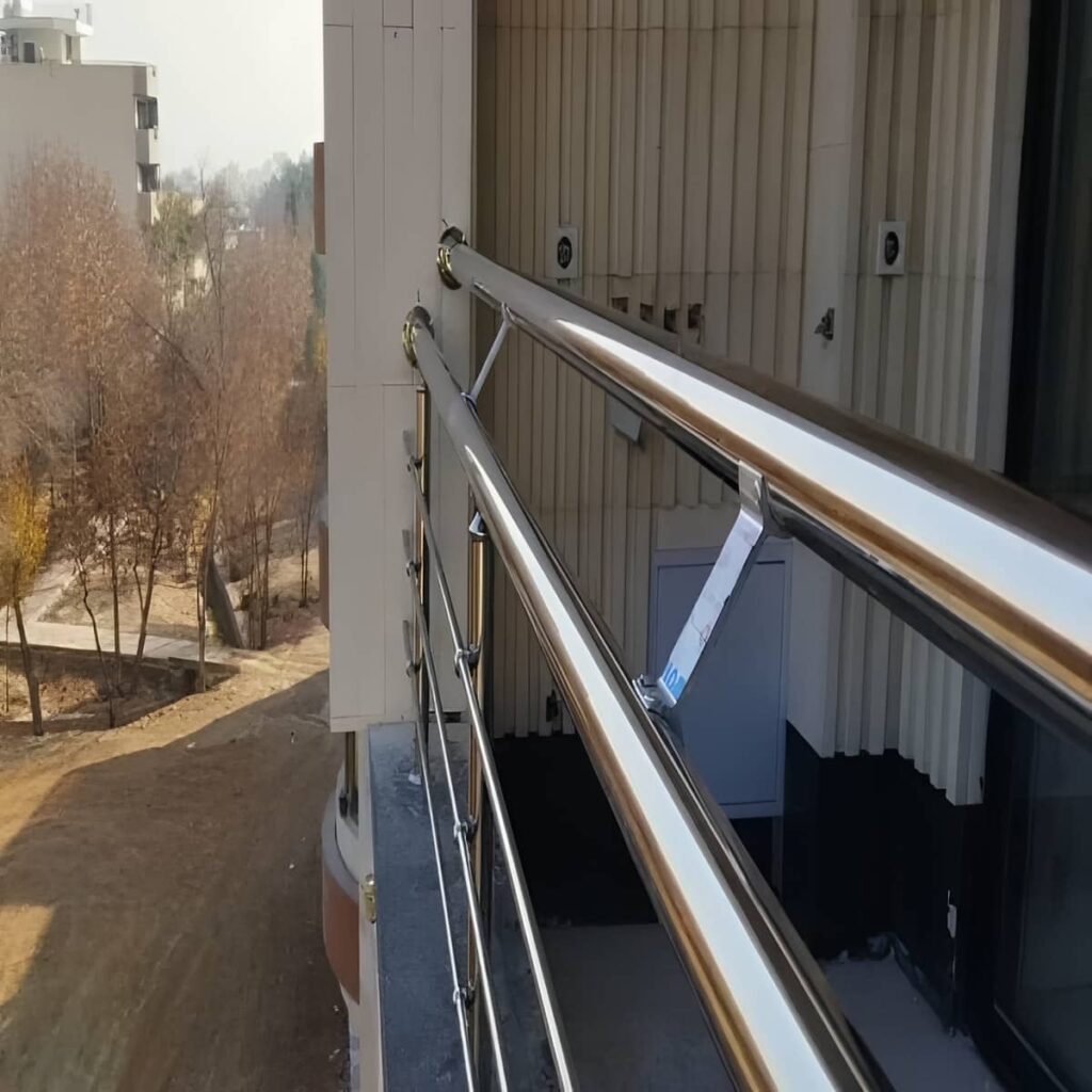 حفاظ راه پله با رنگ سفارشی