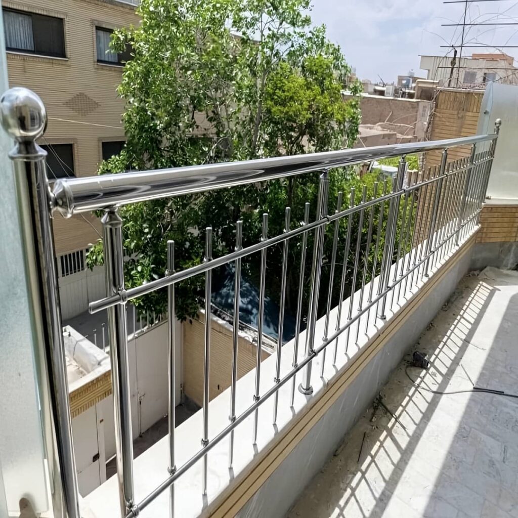 هندریل راه پله هماهنگ با مسیر پاگرد