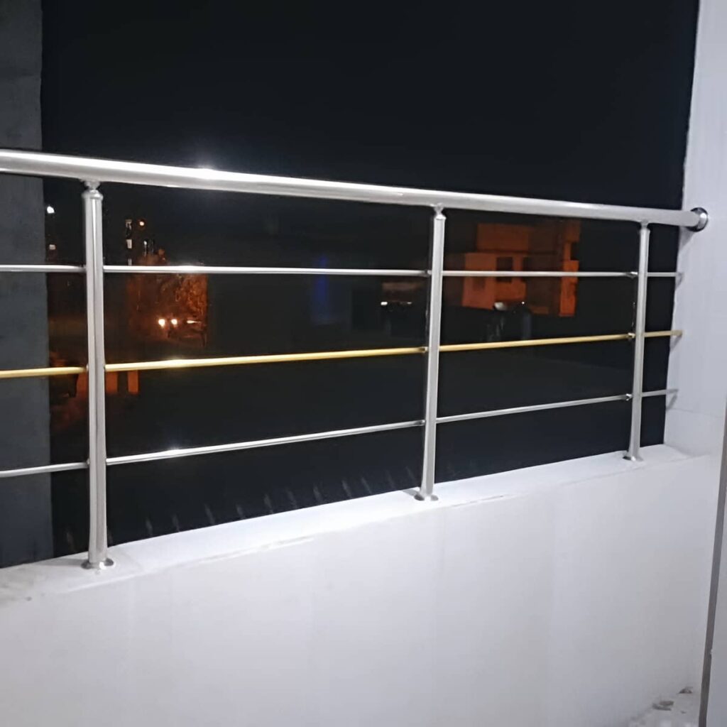 نرده بالکن کلاسیک مناسب سرویس تخصصی
