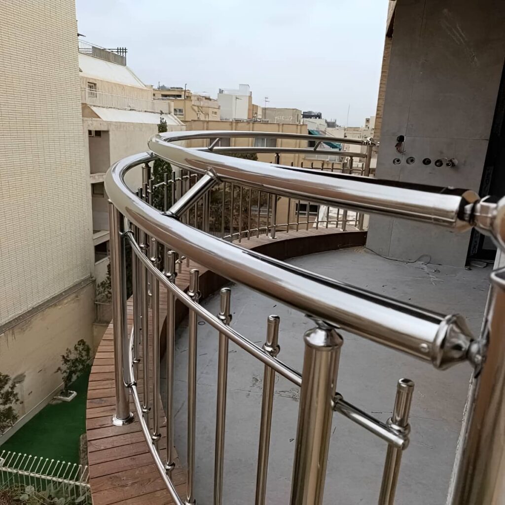 حفاظ تراس سفارشی با ابعاد متناسب فضای کم عرض