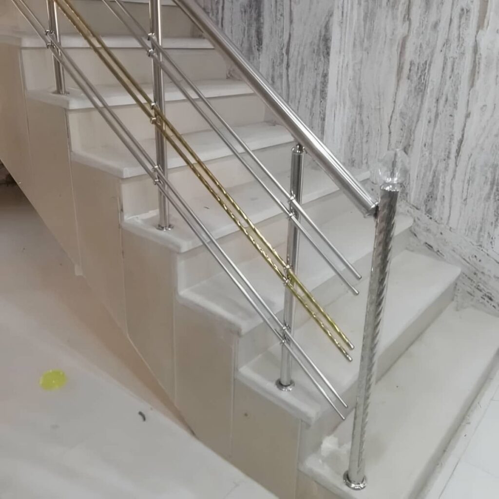 نرده استیل بالکن با پرداخت براق