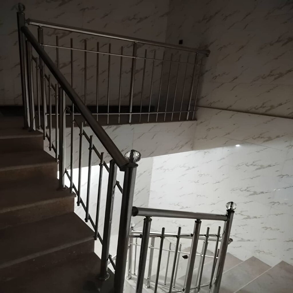 نرده استیل بالکن با مدل ساده
