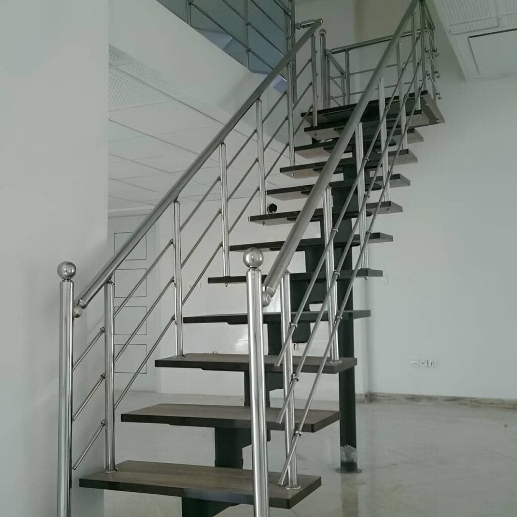 نرده استیل بالکن با طراحی مدرن