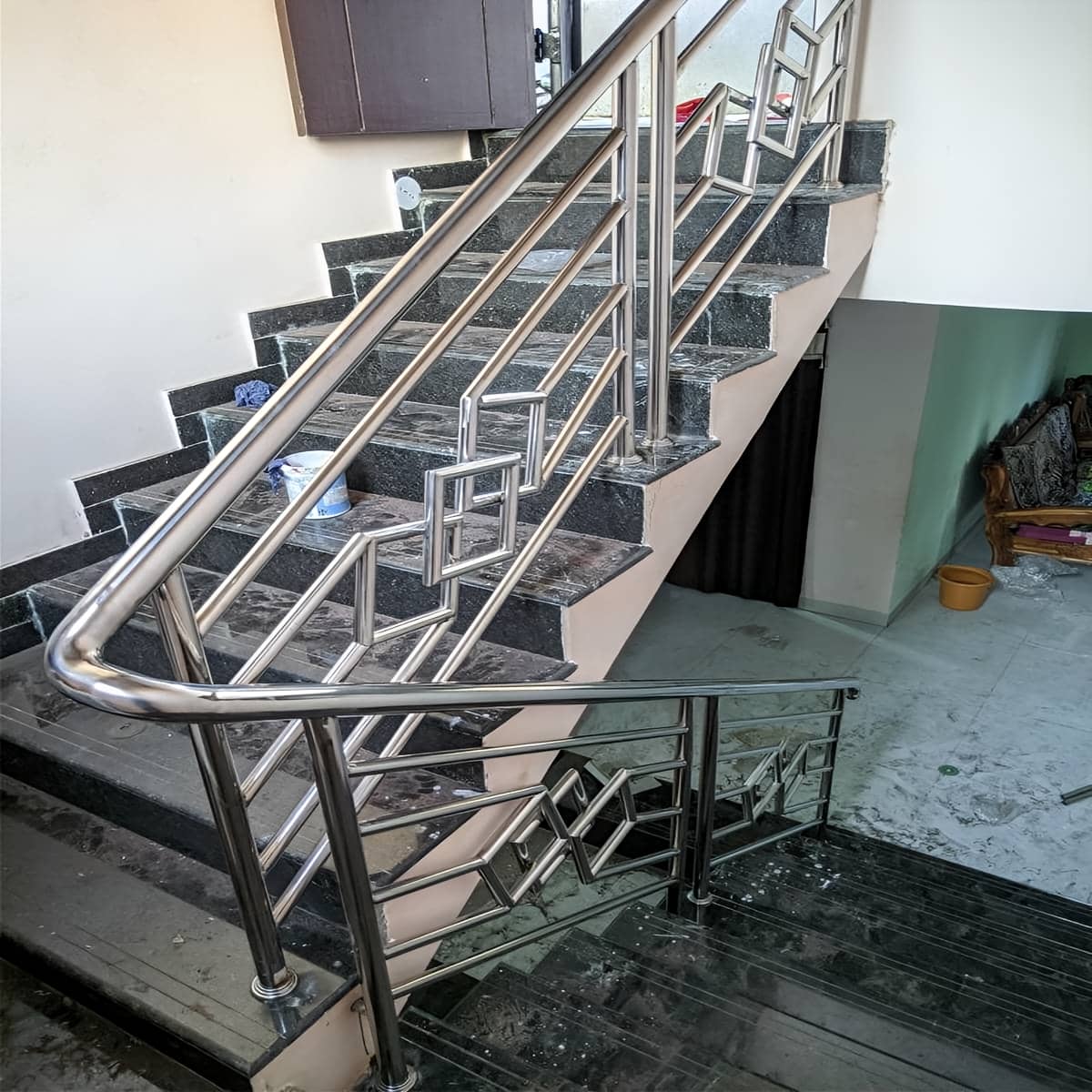 مرکز عرضه نرده استیل بالکن با قیمت مناسب و انتخاب متریال متناسب با پروژه